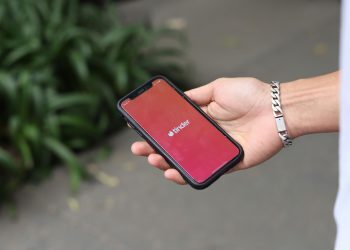 How to fix Tinder crashing issue