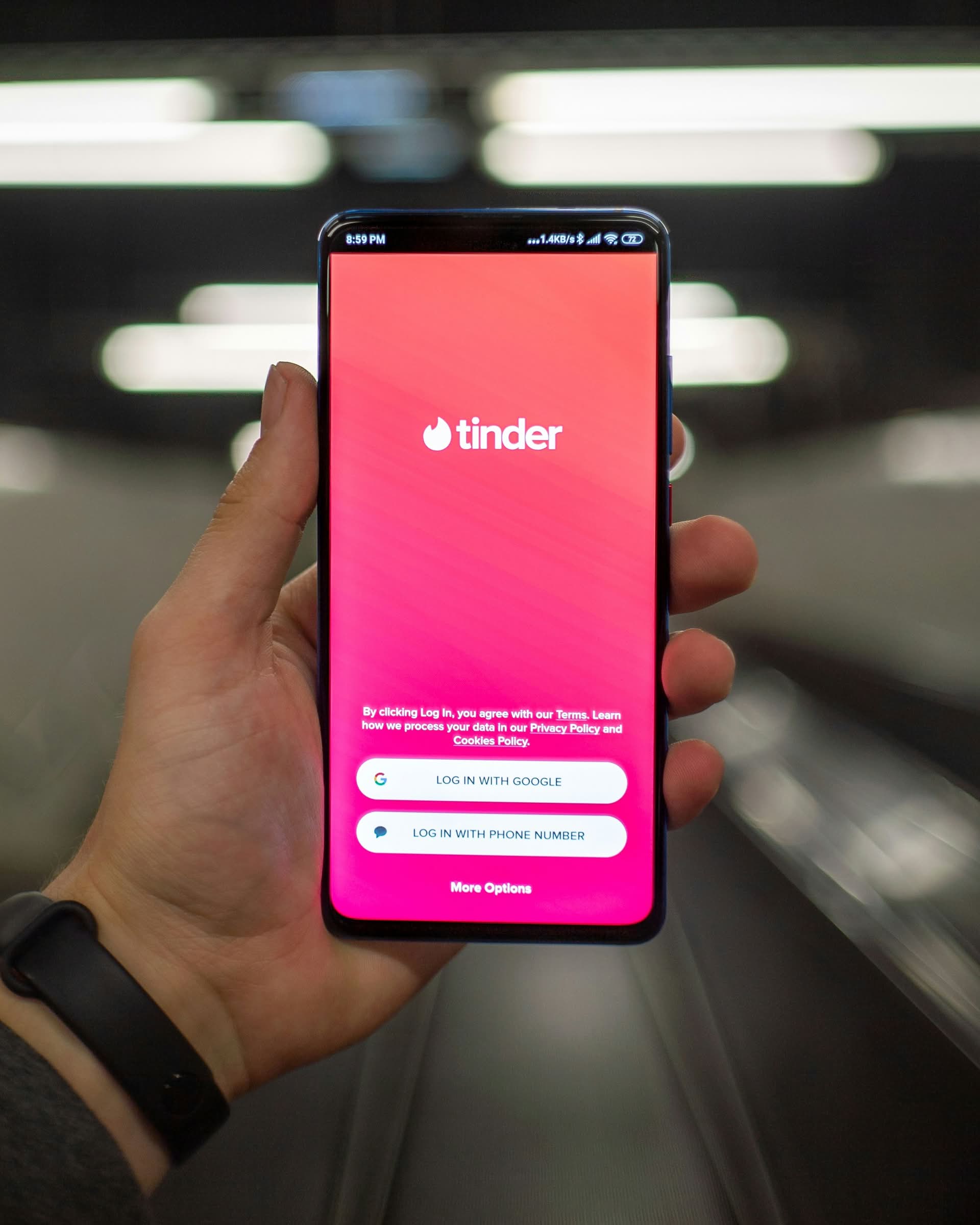 How to fix Tinder crashing issue