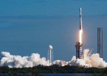 SpaceX prepares to land on the moon