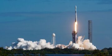 SpaceX prepares to land on the moon