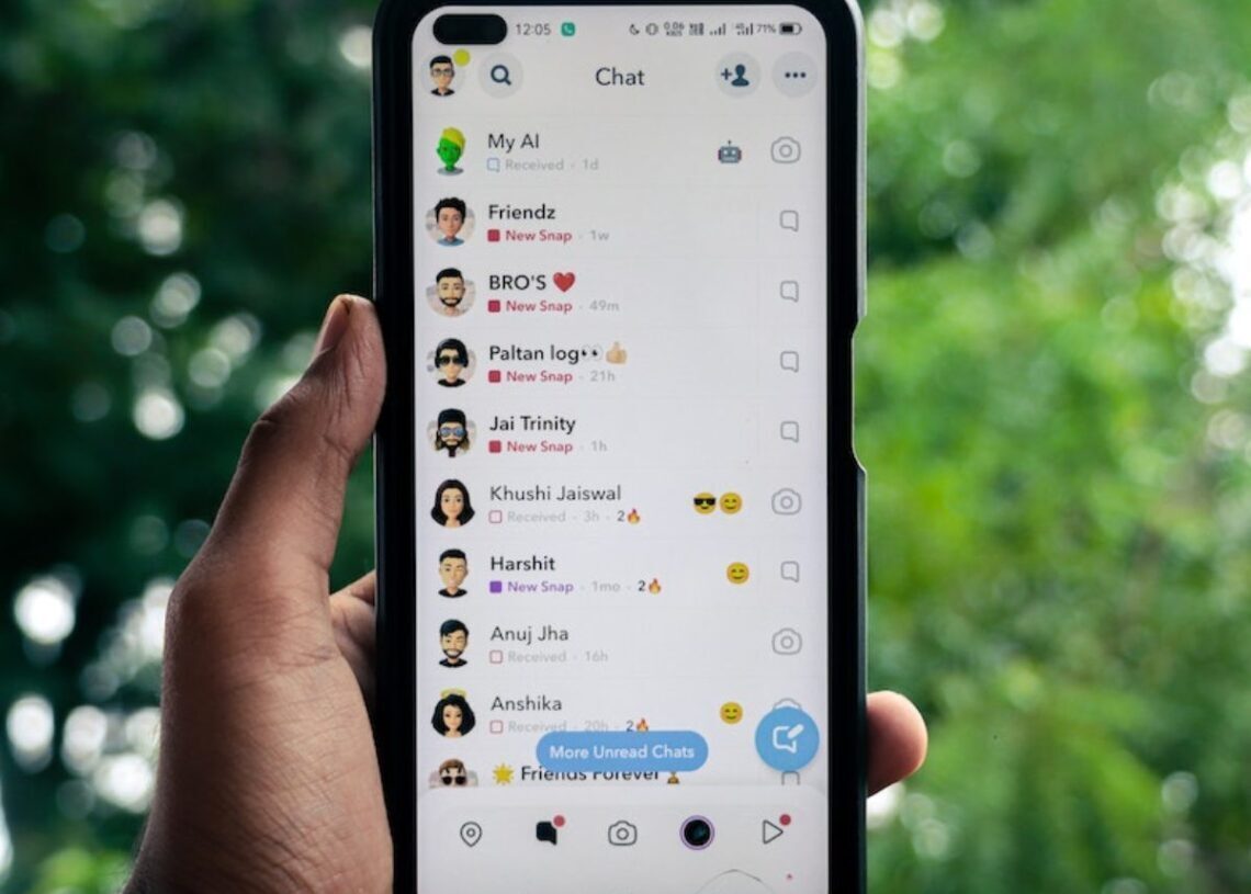 How to half swipe on Snapchat: Read messages secretly