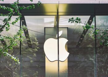 Apple Cuts Carbon Footprint 60% Since 2015
