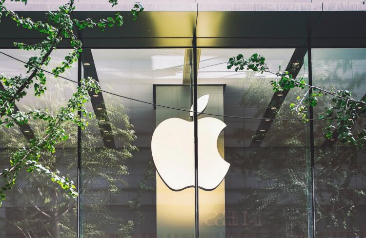 Apple cuts carbon footprint 60% since 2015