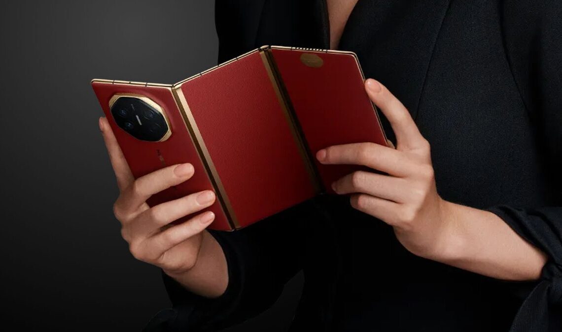 Huawei Mate XT: Ultra flexible glass foldable