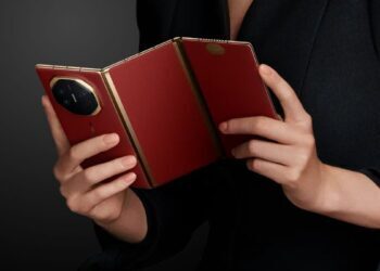 Huawei Mate XT: Ultra flexible glass foldable