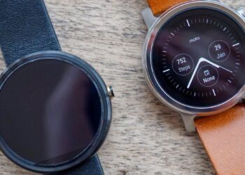 Moto 360 returns, looking… safe?