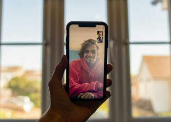 iOS 26 FaceTime adds live translation, safety tools