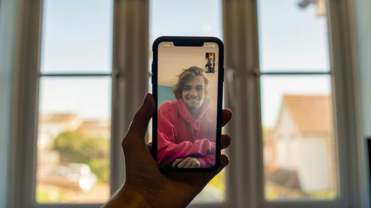 iOS 26 FaceTime adds live translation and safety tools