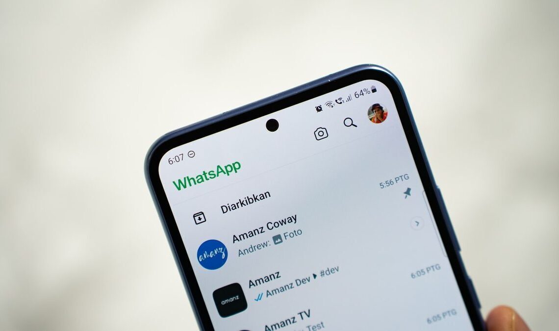 WhatsApp rolls out in-app message translation