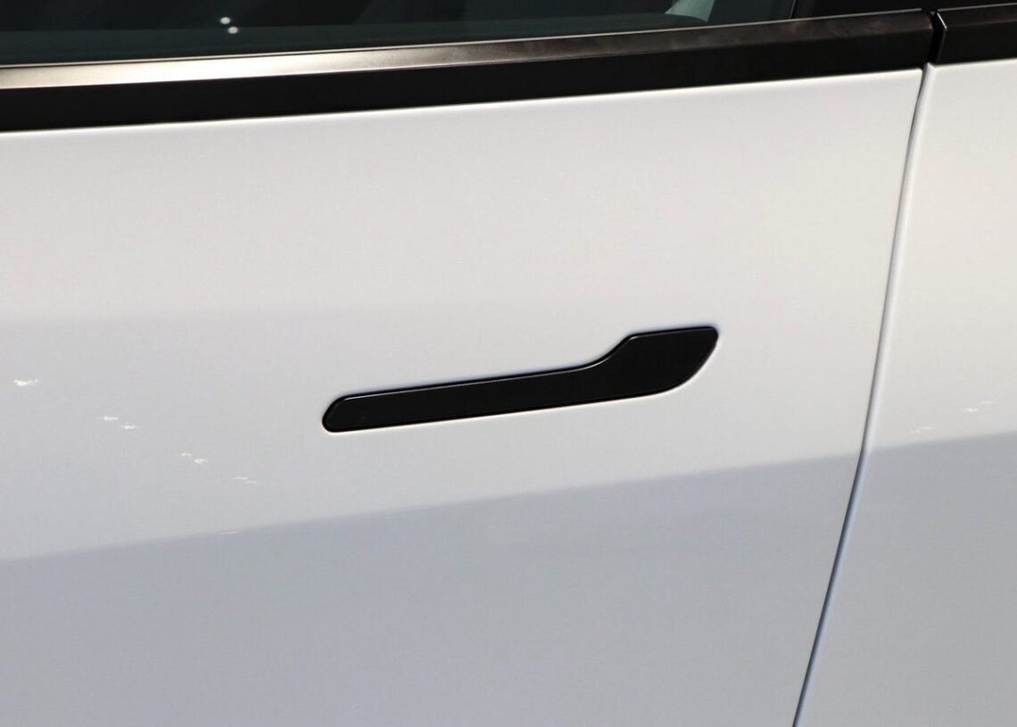 Tesla redesigns electronic door handles amid NHTSA probe