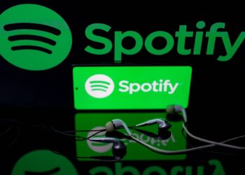 AI musician imoliver signs record deal