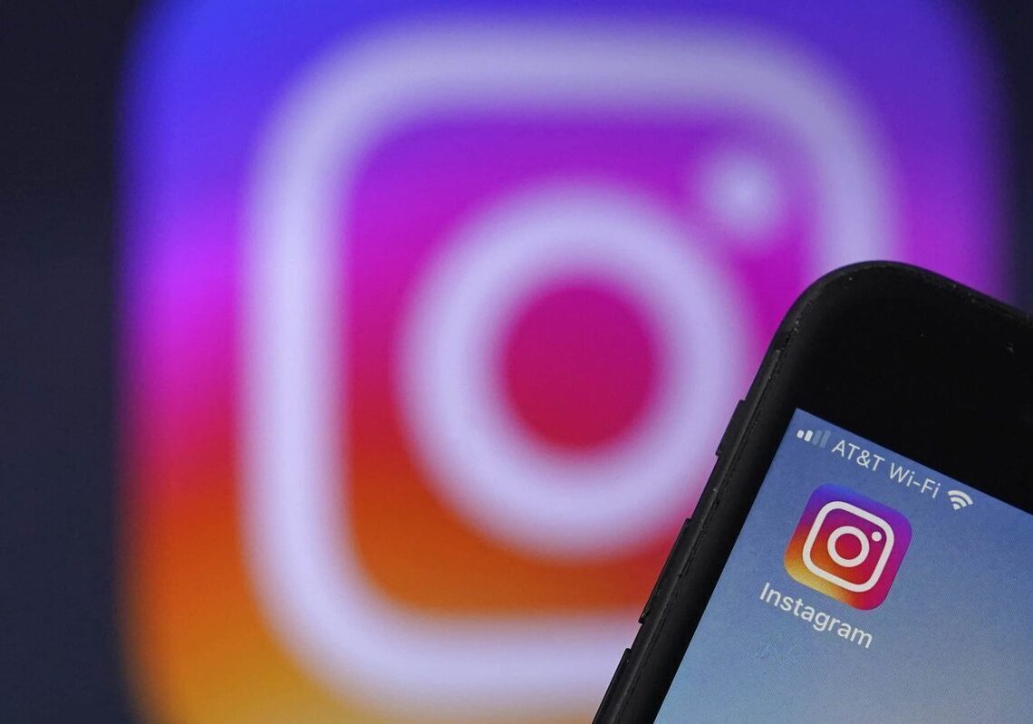 Instagram offers ad-free subscription for €7.99