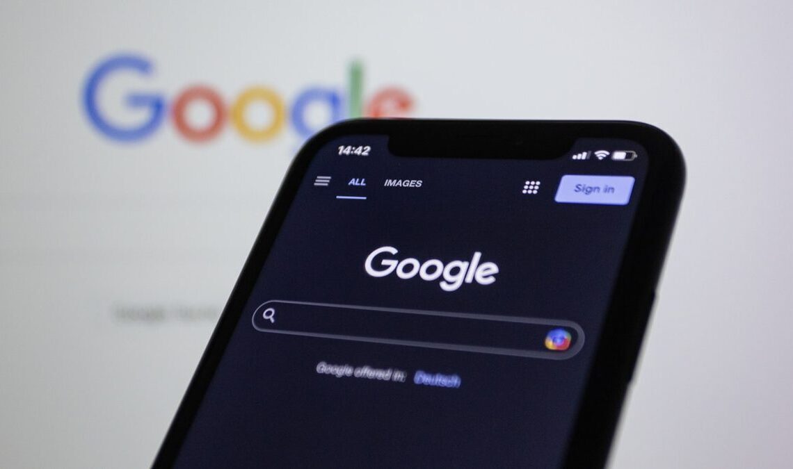 English Us district judge orders Google to share search data with competitors