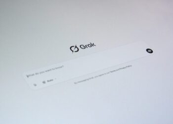 xAI launches Grok 4 fast, 40% fewer tokens, 98% price drop