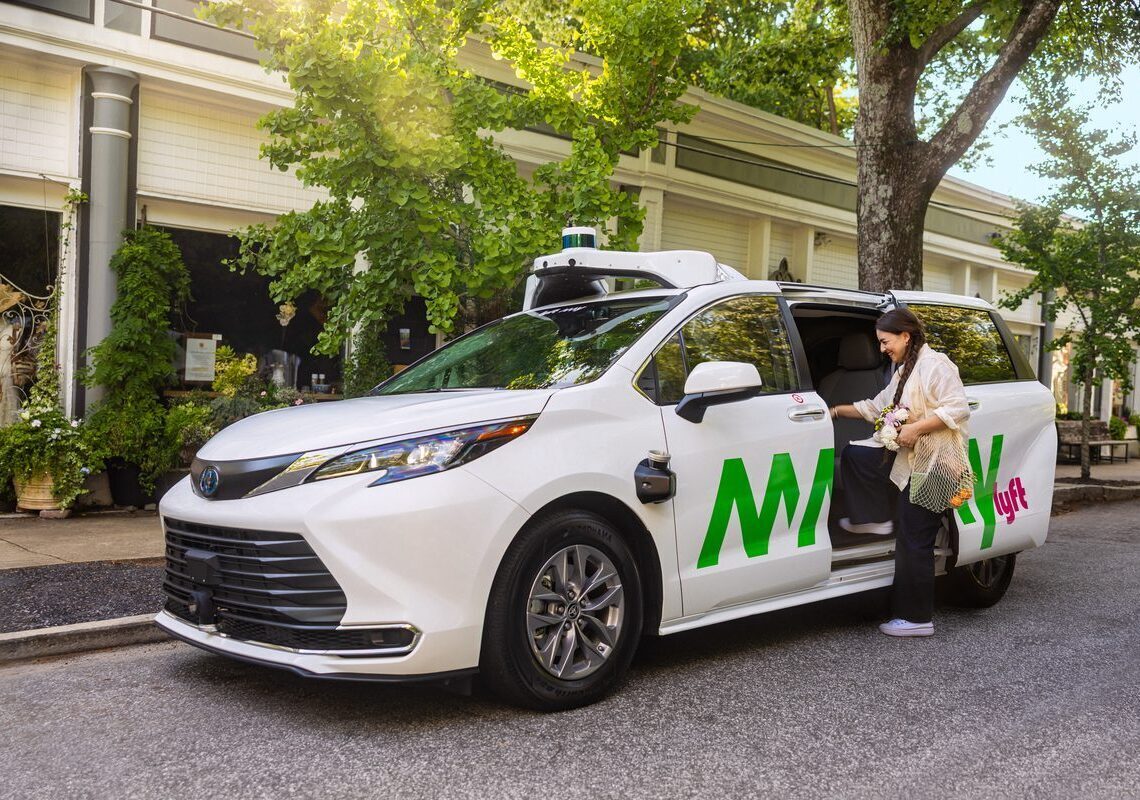 Lyft pilots May Mobility Toyota Sienna robotaxis in Atlanta