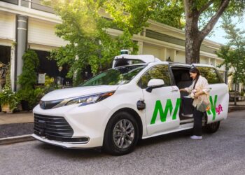 Lyft pilots robotaxis in Atlanta