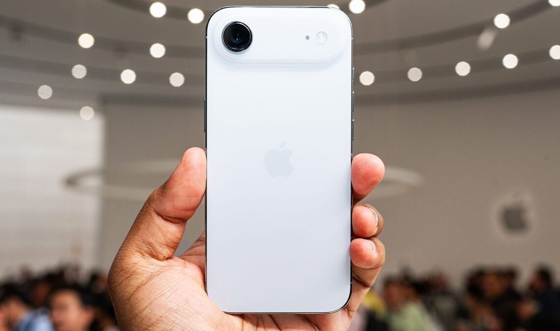 Apple adds dual capture to iPhone 17 camera app
