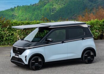 Nissan Sakura adds AO-Solar Extender roof