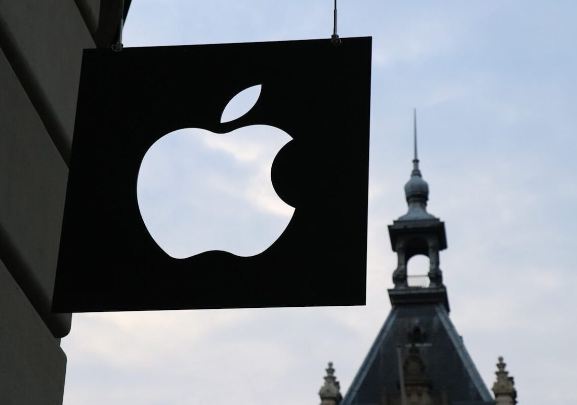 Apple delays 18-inch foldable iPad launch to 2029