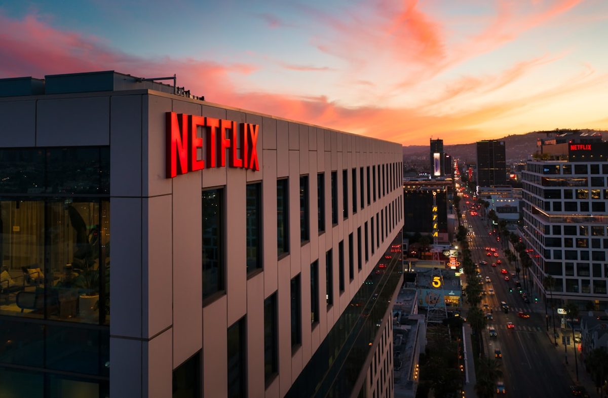 Netflix bereidt een volledig contant bod voor op de Warner Bros.-deal Netflix bereidt een volledig contant bod voor op de Warner Bros.-deal