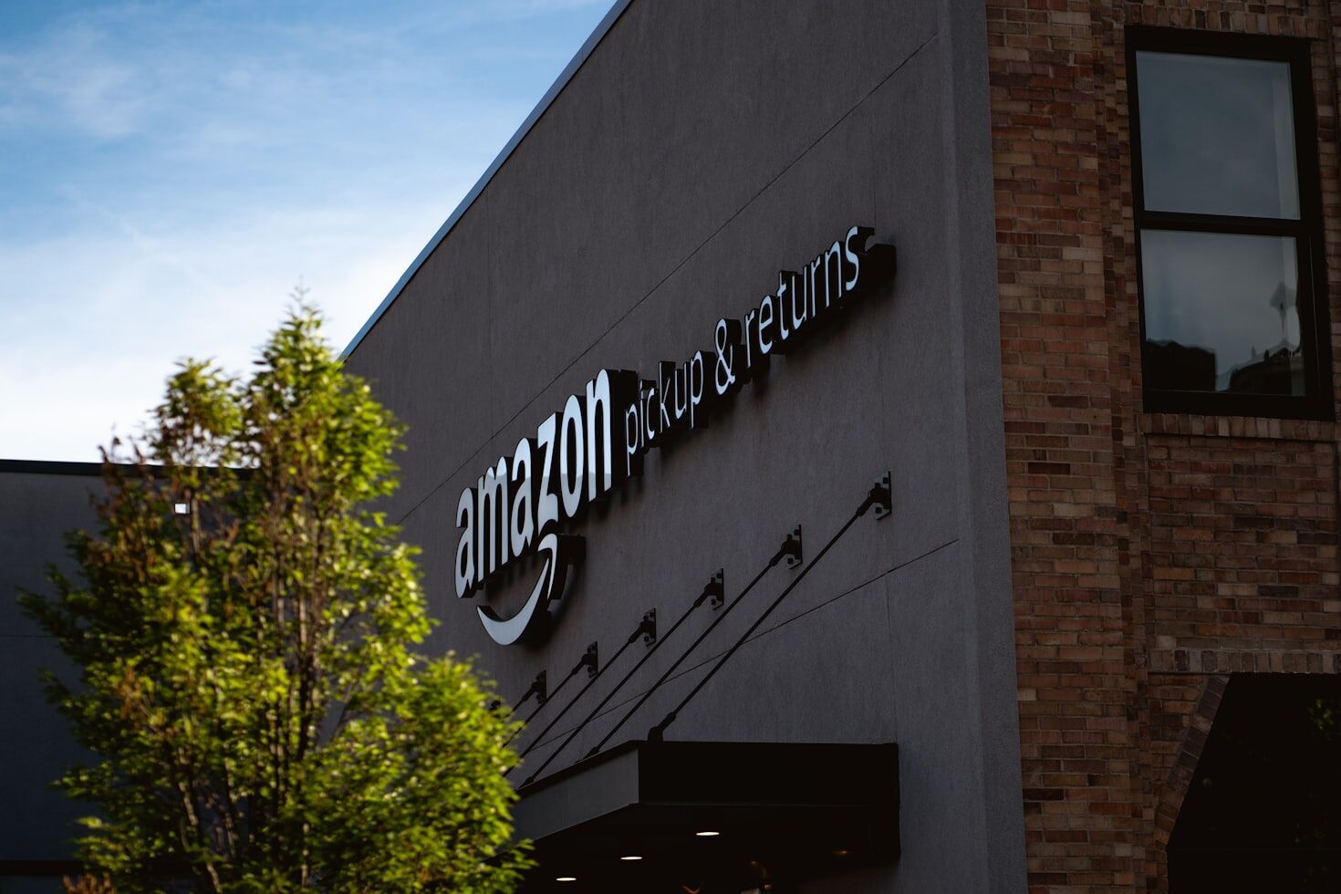 Amazon Dumps 30000 Corporate Workers