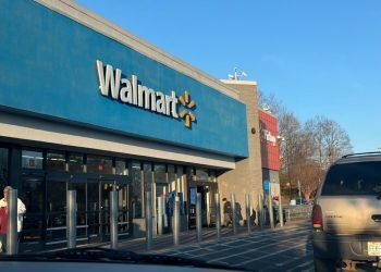 Walmart still snubs Apple Pay for its own QR system