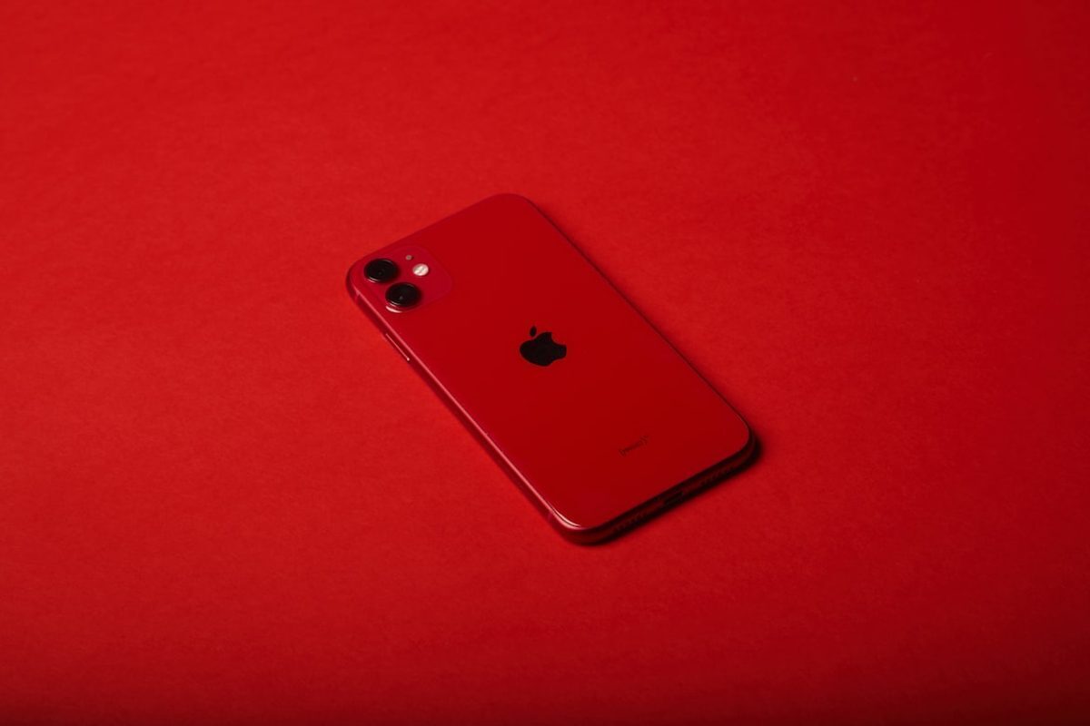 Apple considers red as next premium iPhone Pro color