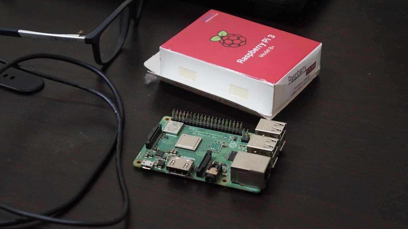 Raspberry Pi 2 pivots into ad-blocker VPN server retro console
