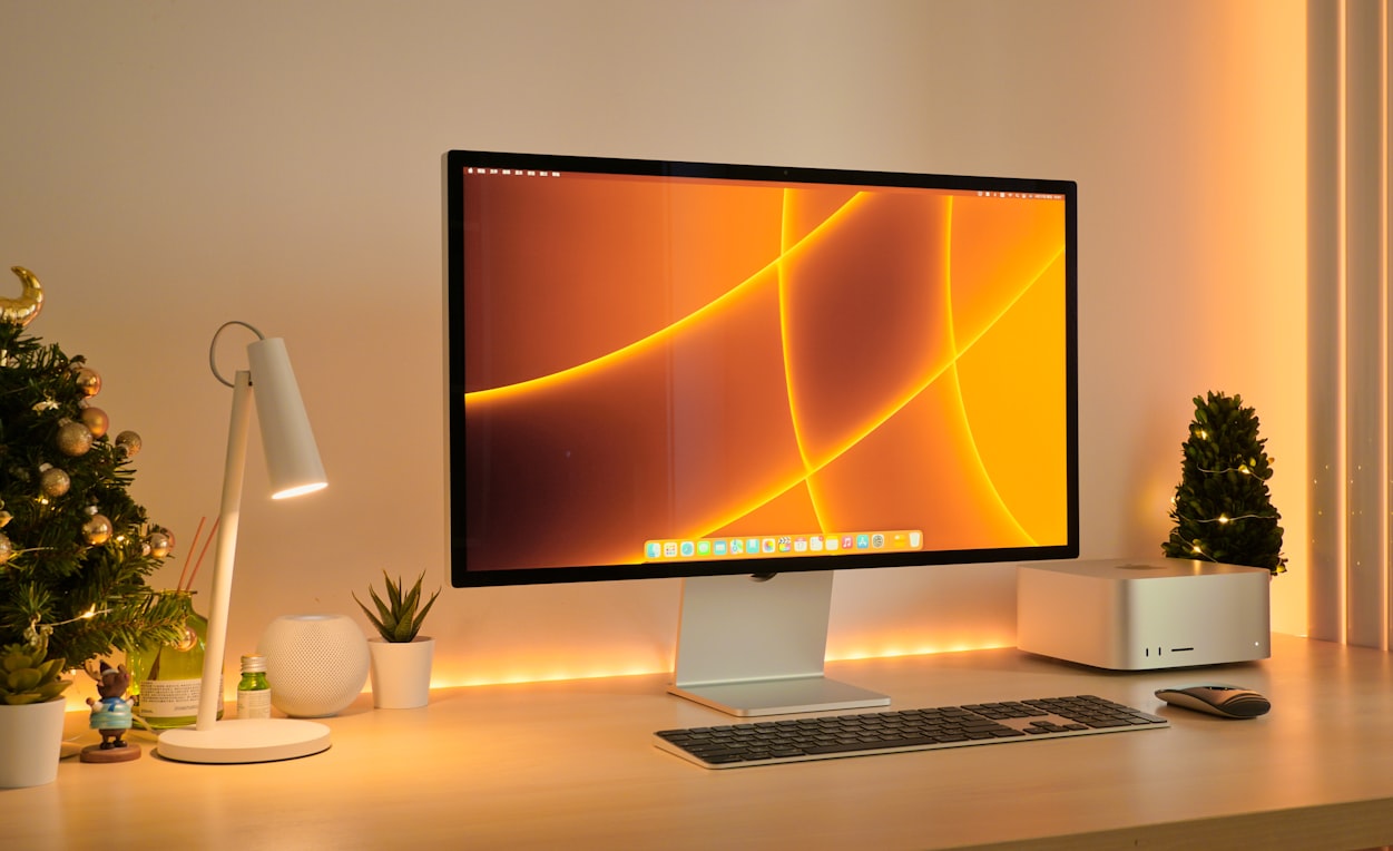 MacBook Pro with rumored touchscreen faces possible 2027 delay