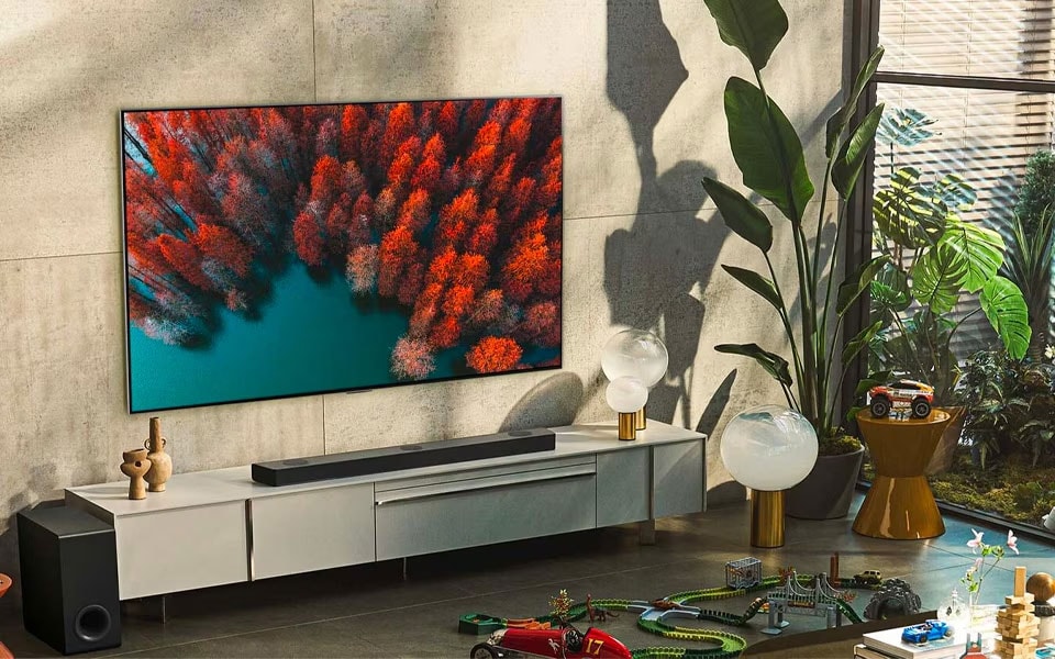 LG OLED users report power cycling caused by bright screen flashes