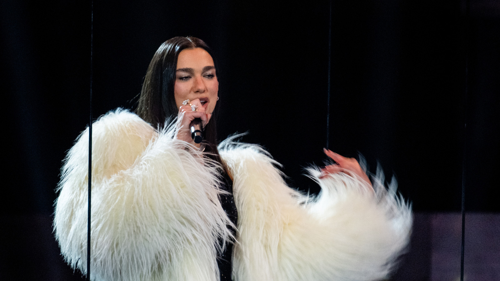 Dua Lipa sues Samsung for $15 million over unauthorized image use