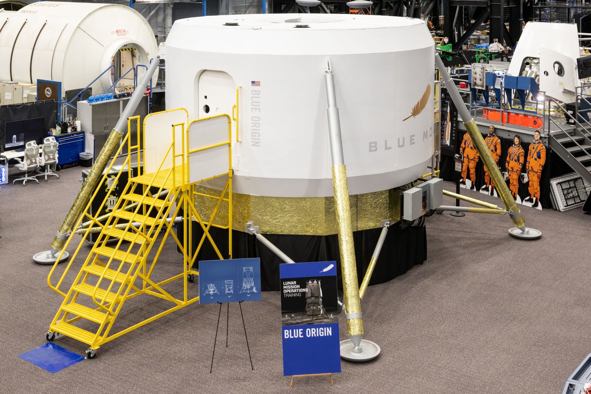 NASA begins training with Blue Origin moon lander prototype